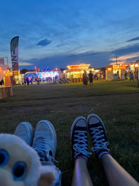 Carnival Date Night, Couples Amusement Park, Couple In Amusement Park, Theme Park Date Aesthetic, Building Legos Aesthetic Couple, Amusement Park Date Aesthetic, Theme Park Couple, Carnival Date Aesthetic, Amusement Park Couple