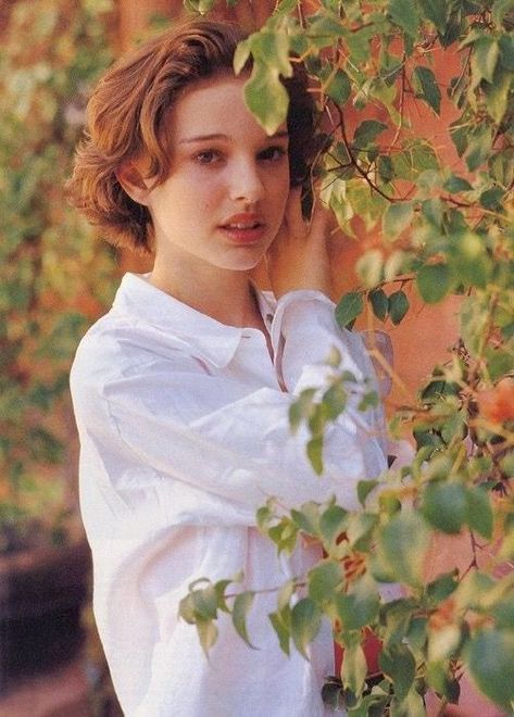 Natalie Portman Short Hair, Young Natalie Portman, Natalie Portman Leon, Natalie Portman Star Wars, Mathilda Lando, Young Actors, Natalie Portman, Dream Hair, Actress Photos