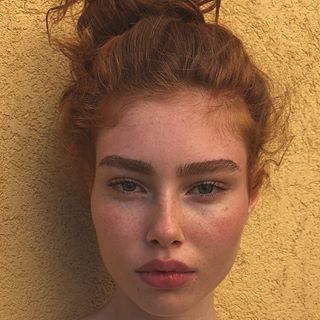 Ginger Eyebrows, Eden Chanel, Airy Hair, Emma Clark, Straight Eyebrows, Superenge Jeans, Beautiful Freckles, Female Faces, Wella Hair