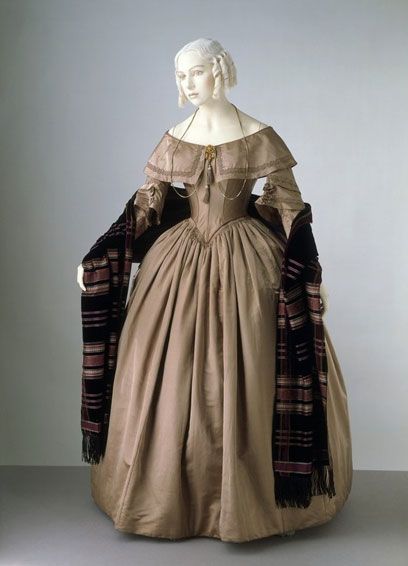 Victoria and Albert Museum: 1842, England; This dress is characteristic of fashionable styles from the early 1840s. The neckline is wide with a deep collar or ‘bertha’. The long, tight sleeves are typical of the 1840s, while the short over-sleeves recall the elaborate sleeves of the 1830s. The waist is lengthened in front with a point both front and back. The elaborate applied decorations of the 1830s are now no longer fashionable. 1840s Dress, 1800s Fashion, Silk Satin Dress, 19th Century Fashion, Period Outfit, Old Dresses, Century Clothing, Victorian Clothing, Vintage Gowns