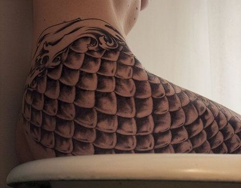 Fish Scale Tattoo, Scales Tattoo, Mermaid Scales Tattoo, Optical Illusion Tattoo, Scale Tattoo, Dragon Skin, Mermaid Tattoo, Make Tattoo, Mermaid Tattoos