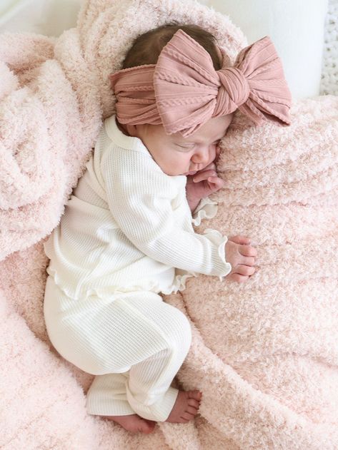 Newborn Hospital Outfit Girl, Newborn Hospital Outfits, Baby Hospital Outfit, Caden Lane, Baby Announcement Photoshoot, Core Memory, Newborn Announcement, Newborn Coming Home Outfit, Newborn Baby Photoshoot