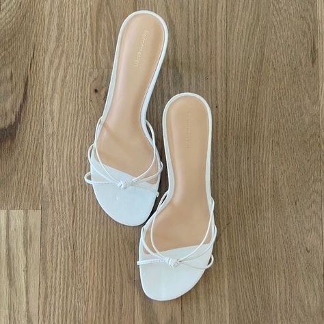 Feminine Shoes Aesthetic, Cute Heels Short, Simple White Heels Classy, Short Heels White, Simple Heels Short, White Dainty Heels, Cute Small Heels, White Mini Heels, Short Heels Aesthetic