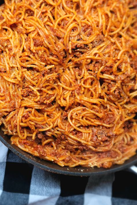 One Pot Spaghetti With Jar Sauce, One Pot Spaghetti, Homemade Spaghetti, Chicken Spaghetti, One Pot Dinners, One Pot Dinner, Delicious Burgers, Spaghetti Recipes, Potatoe Salad Recipe