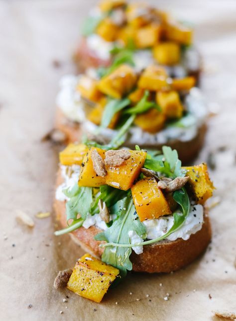 Pumpkin, Ricotta & Arugula Bruschetta recipe paired with Kendall-Jackson Vintner's Reserve Chardonnay is the perfect fall appetizer combo. Pumpkin Bruschetta, Autumn Dinners, Recipe Diary, Pumpkin Ricotta, Fall Appetizer, Forest Feast, Healthy Cafe, Friendsgiving Food, Fall Appetizers