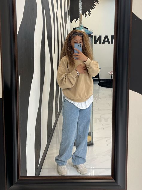 Adidas Yeezy Outfit, Yeezy 500 Outfit, Bianca Aesthetic, Earthy Women, Yeezy 500 Blush, Yeezy Outfits, Aesthetic Phone Organization, Yeezy Outfit Women, Swaggy Fits