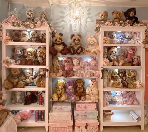 Teddy Bear Display, Teddy Bear Room, Teddy Storage, Christmas Toy Shop, Fluffy Teddy Bear, Teddy Bear Shop, Collection Decor, Small Teddy Bears, Chirstmas Gift