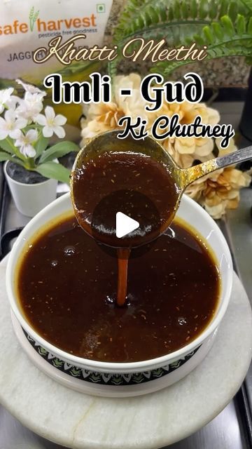 Sweet Chutney Recipe, Jonita Gandhi, Jaggery Powder, Ginger Powder, Tamarind Chutney, Pani Puri, Black Salt, Chutney Recipes, Samosa