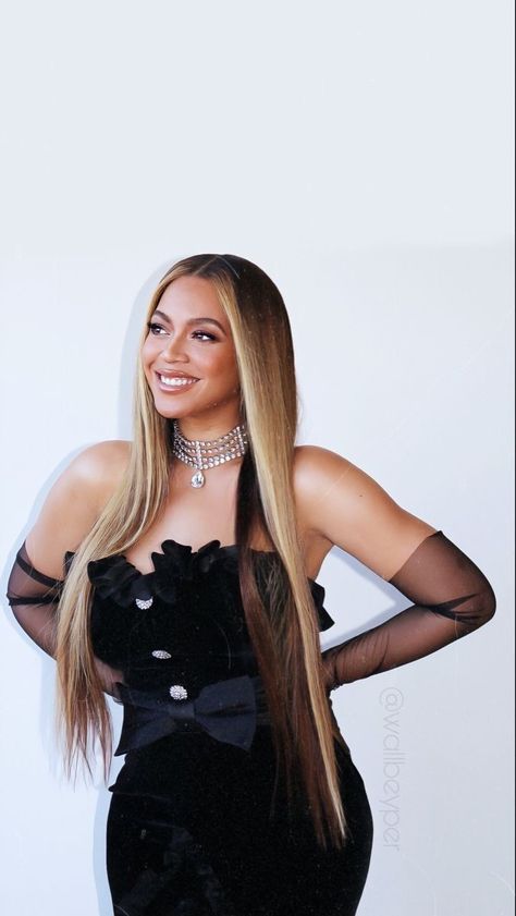 90s Celebrities, Beyoncé Wallpaper, Beyonce Pictures, Beyonce Hair, Queen Bee Beyonce, Beyonce Knowles Carter, Beyonce Style, Fashion 90s, Beyoncé Giselle Knowles-carter