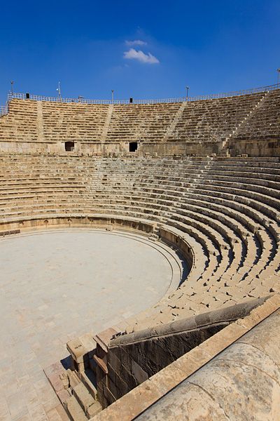 Jordan - the ancient city of Jerash, which boasts an unbroken chain of human occupation dating back more than 6,500 years, is known for the ruins of the Greco-Roman city of Gerasa, also referred to as Antioch on the Golden River Jordan Visit, Ancient History Archaeology, Furnished Apartments, Roman City, Greco Roman, Ancient Greek Architecture, Ancient Beauty, Ancient City, The Ruins