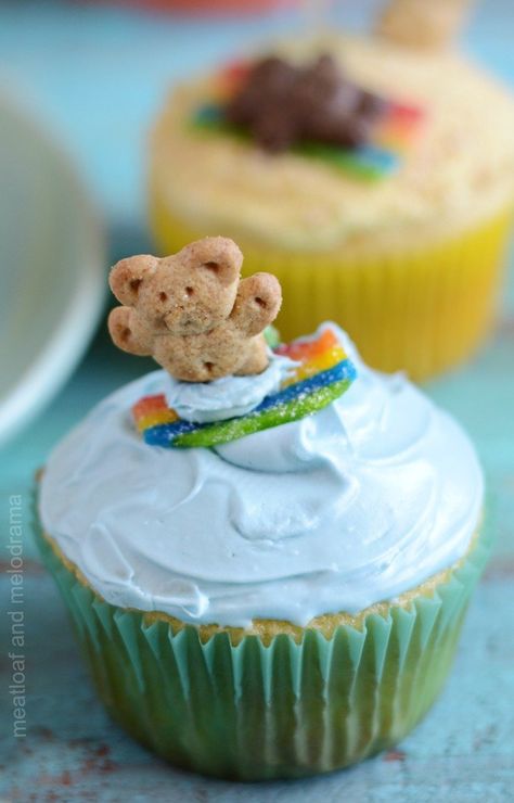 Drink Cupcakes Ideas, Beach Theme Cupcake Cake, Cupcake Beach Theme, Beach Cupcakes Ideas, Surfing Cupcakes, Surf Cupcakes, Teddy Graham Cupcakes, Summer Cupcake Ideas, Summer Cupcakes Ideas