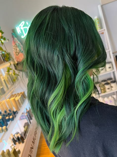 my photo Green Hair With Highlights, Brown And Green Hair, Hair Mood Board, Emerald Hair, Dyed Hair Blue, World Hair, Split Hair, Haircuts For Curly Hair, Short Hair Color