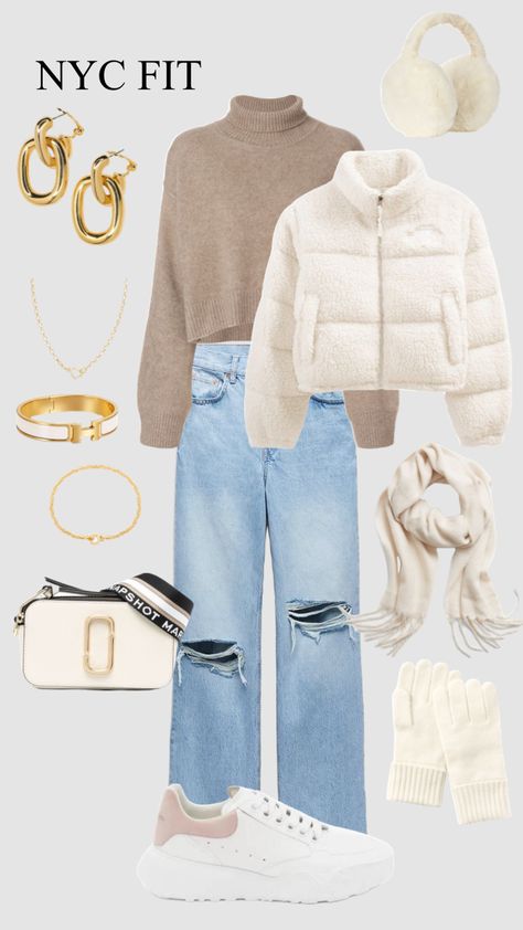 School Appropriate Outfits, Winter Outfits 2024, Beige Gloves, Beige Turtleneck, Light Blue Ripped Jeans, Beige Beanie, White Puffer Jacket, Estilo Indie, White Crossbody Bag