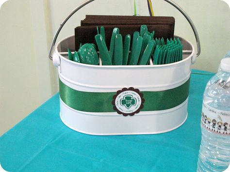 Girl Scout End of The Year Party Ideas. Great ideas for decorating & gifts for the girls. End Of The Year Party, Girl Scout Gifts, Bridging Ceremony, Girl Scout Bridging, Eagle Scout Ceremony, Girl Scouts Brownies, Daisy Troop, Brownie Girl Scout, End Of Year Party