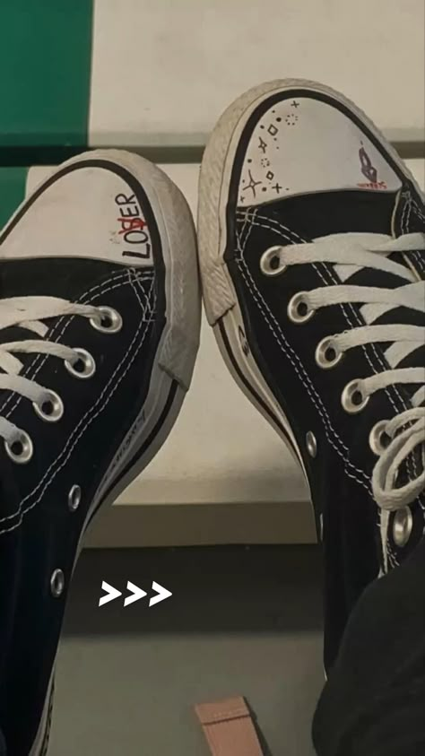 Drawing On Converse, Boty Converse, Converse Drawing, Doodle Shoes, Sharpie Shoes, Converse Design, Grunge Shoes, Converse Aesthetic, All Stars Converse