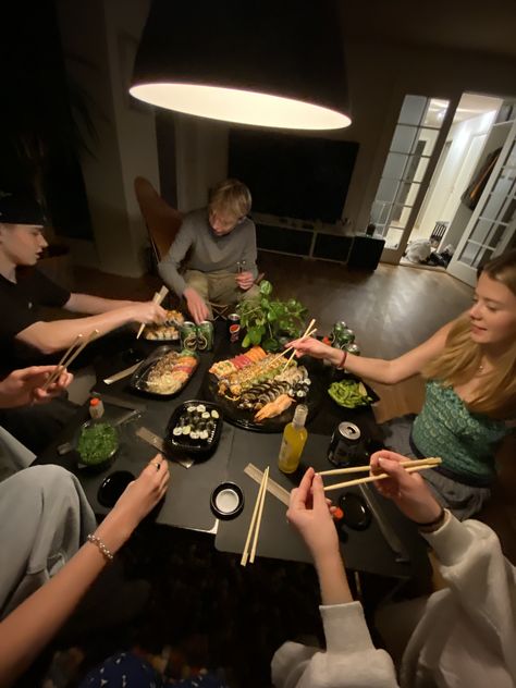 Sushi Night With Friends, Sushi With Friends, Sushi Making Party, 2025 Moodboard, Hangout Ideas, Sushi Lunch, Lunch With Friends, Sushi Night, Takeout Food