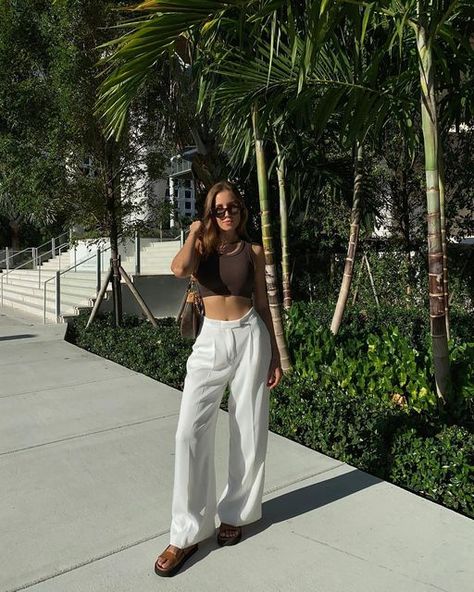 Laura on Instagram: "Transition to ‘fall’ in Florida 🌴🌺🤎" Florida Fall Fashion, Instagram Transition, Fall In Florida, Florida Fall, Florida Outfits, Feminine Outfit, Outfit Inspo Fall, Fitness Inspo, Fall Fashion