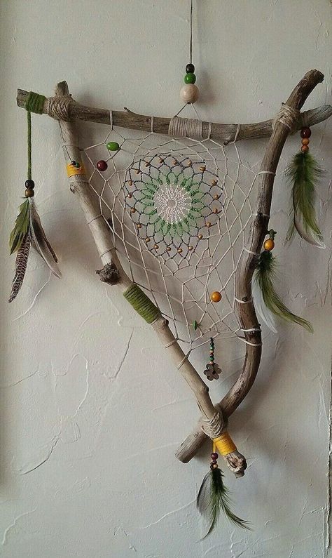 Atrapasueños Diy, Dream Catcher Jewelry, Hantverk Diy, Dream Catcher Craft, Witchy Crafts, Dream Catcher Diy, Driftwood Crafts, Driftwood Art, Valentines Jewelry