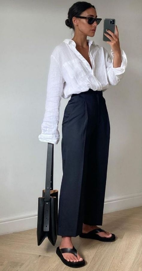 Get the Look for Less: Capsule Wardrobe Black Leather Bucket Bag Blush Trousers Outfit, French Women Street Style Casual, Smart Casual Women Outfits Classy, Summer Italy Outfits, 2025 Wardrobe, Professional Fits, Roast Dinners, London Office, Classic Clothing