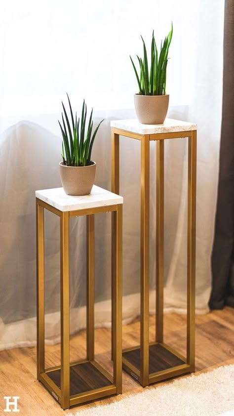 Diy Living Room Decor, Metal Furniture Design, Woodworking Inspiration, House Plants Decor, Plant Stands, Beginner Woodworking Projects, Diy Furniture Table, Living Room Diy, Diy Patio Furniture