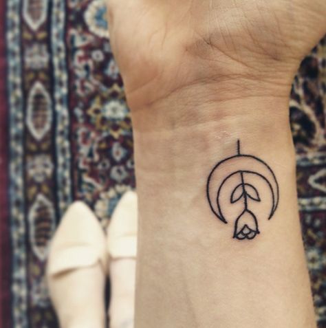 Sailor Moon Tattoo, 13 Tattoos, Cute Small Tattoos, Poke Tattoo, Celtic Tattoos, Small Tattoo Designs, Tattoo Trends, Trendy Tattoos, Small Tattoo