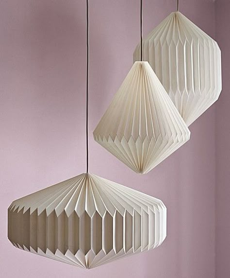 Origami Lamps. #lamps #origami #lighting Diy Origami Home, Diy Origami Home Decor, Origami Lights, Luminaria Diy, Origami Home Decor, Paper Lamps, Origami Lampshade, White Lamps, Creative Shapes