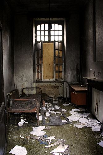 The dark room by Eluna Side, via Flickr #abandoned #convent #decay #urbex Destroyed Room Aesthetic, Dark Room Creepy, Dark Scary Room, Abandoned Houses Interior, Disgusting Room, Creepy Bedroom, Abandoned Bedroom, Decay Aesthetic, Scary Room