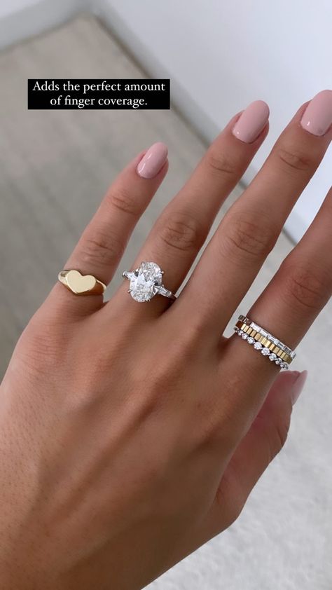 Mixing Gold And Silver Rings, Haley Bieber, Dream Wedding Ring, Ring Stack, Gold And Silver Rings, Jewelry Lookbook, Art Collage Wall, Dream Ring, Jewelry Inspo