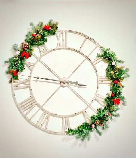 Christmas Clock Decoration, Clock Christmas Decoration, Giants Wreath, Giant Clock, Christmas Clock, Operation Christmas, Christmas Living Rooms, Christmas Accessories, Large Clock