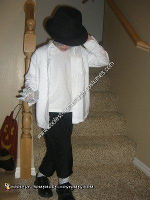 Homemade Michael Jackson Costume Michael Jackson Kids Costume, Michael Jackson Costumes, Michael Jackson Halloween, Michael Jackson Party, Michael Jackson Costume, Michael Jackson Outfits, Costume Homemade, Explorer Costume, I Am So Lucky