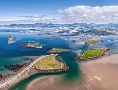 Why ✈️ across the world to a far-flung archipelago when you can explore the natural wonders on your doorstep at Clew Bay, Co. Mayo! 📸… County Mayo Ireland, Mayo Ireland, Bay County, West Coast Of Ireland, County Mayo, Castles In Ireland, Love Ireland, Irish Landscape, Bay View