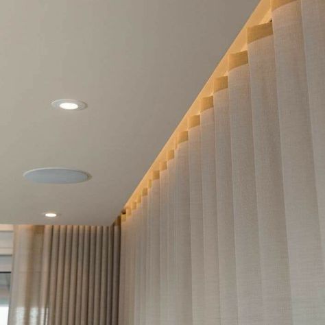 Silent Gliss Curtains, Curtains On Floor To Ceiling Windows, Curtain Lighting, Curtain Ceiling, Plain Ceiling, Curtain Pelmet, Floor To Ceiling Curtains, Gypsum Ceiling Design, Bedroom Curtain Ideas