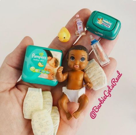 I love to photograph the Barbie Babies and accessories I collect for my Instagram @BarbieGetsReal. The tiny box of Pampers and the Rement… Barbie Dolls Accessories, Perfectly Cute Toys, My Mini Baby, Barbie Bebe, Barbie Items, Fimo Kawaii, Barbie Crafts, Barbie Things, Accessoires Barbie