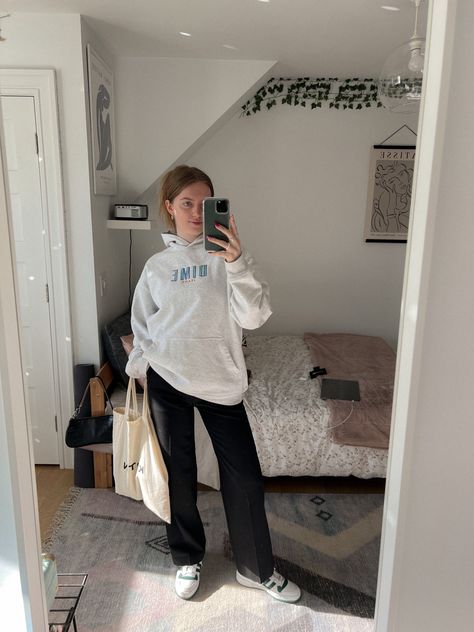 Adidas Forum Green Outfit, Adidas Forum Low Green Outfit, Adidas Low Forum, Aritzia Trousers, Hoodie Ootd, Adidas Low, Adidas Forum Low, Forum Low, Adidas Forum