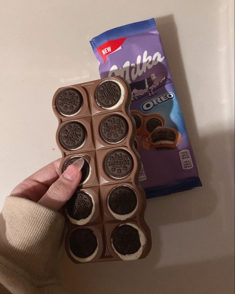 Snack Oreo, Oreo Shake Aesthetic, Milka Choco Aesthetic, Milka Oreo Chocolates, Chocolate Milka Oreo, Oreo Aestethic Snack, Milka Choco, Chocolate Cake Designs, Food L