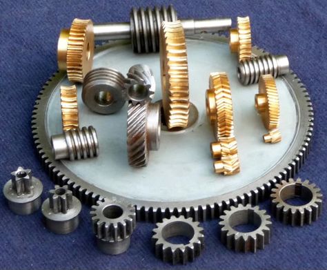 Build Your Own Hobbing Machine. - Gear & Pulley engineering - Eng-Tips Milling Machine Projects, Horizontal Milling Machine, Pulleys And Gears, Metal Lathe Projects, Metal Working Machines, Machine Shop Projects, Industrial Gears, Machining Metal Projects, Metal Workshop