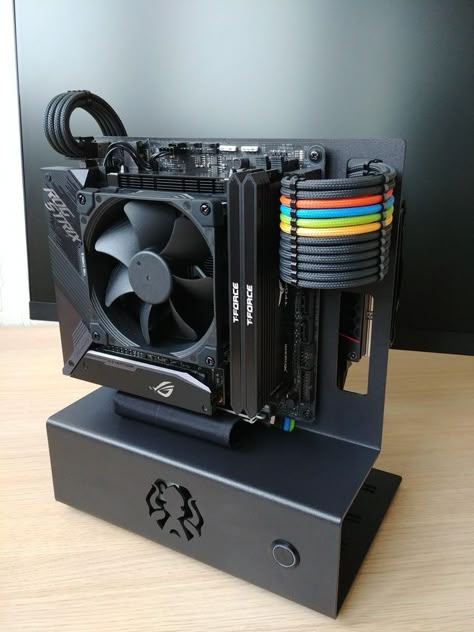 Mini Pc Case, Pc Case Ideas, Pc Case Mod, Diy Computer Case, Sff Pc, Diy Pc Case, Custom Computer Case, Diy Pc, Computer Diy