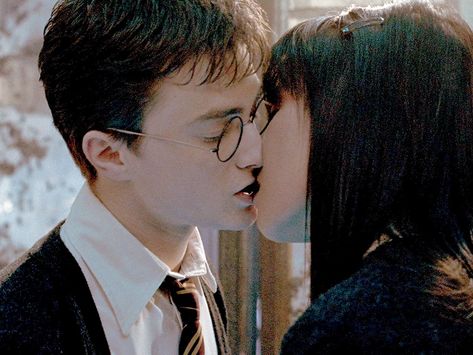 Harry Potter Kiss, Harry Potter Prequel, Katie Leung, Harry Potter 6, Harry Potter Ginny, Ron Hermione, Cho Chang, Images Harry Potter, Harry Potter Gif