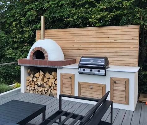 Barbeque Outdoor Design, Grill And Fire Pit Area, Small Backyard Barbeque Design, Bbq And Pizza Oven Ideas, Outside Barbecue Area Ideas, Outdoor Pizza Oven And Bbq, Backyard Grill Station, Outdoor Pizza Kitchen, Bbq Area Ideas Outdoor