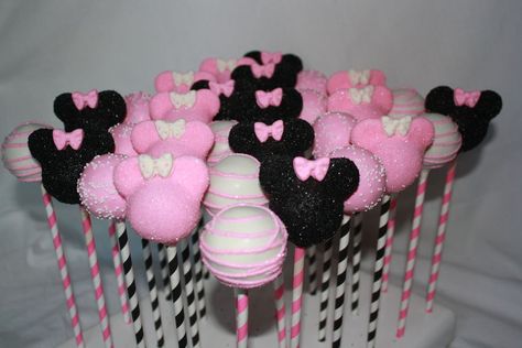 Pink Minnie Mouse cake pops on paper straws. Pink Minnie Mouse Cake, Lollipops Cake, Cake Pop Ideas, Minnie Mouse Cake Pops, 15 Cake, Cardboard Stand, White Cake Pops, Pop Ideas, Cake Pop Stands