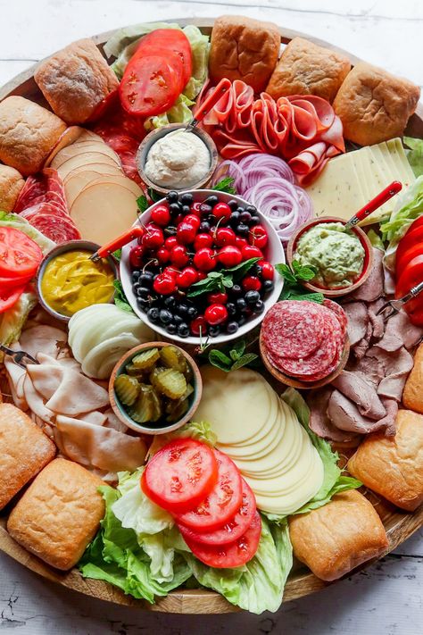 Epic Sandwich Charcuterie Board for easy hosting and holiday parties #epiccharcuterie #sandwichboard Build Your Own Sandwich Charcuterie Board, Hosting Meals, Charcuterie Snacks, Platter Boards, Food Boards, Food Bars, Sandwich Ingredients, Charcuterie Inspiration, Charcuterie Platter