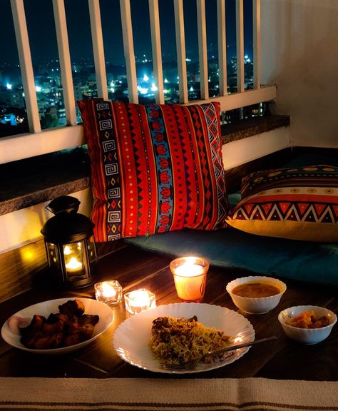 My kind of candlelight dinner 😍 Candle Light Dinner At Home Ideas, Candle Light Dinner Ideas, Valentine Day Aesthetic, Dinner Date At Home, Aesthetic Valentines Day, Romantic Candlelight Dinner, Valentines Day Aesthetic, Aesthetic Valentines, Valentines Day Decoration