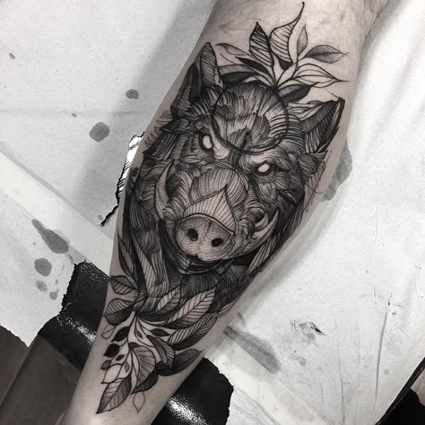 Wild boar sketch style tattoo by Fredao Oliveira.   The lines are irregular and there is a general messiness to these sketch style tattoos that make them the epitome of originality and creativity. Enjoy! Wild Hog Tattoo, Hog Tattoo, Wild Boar Tattoo, Boar Tattoo, Buda Tattoo, T Rex Tattoo, Pilot Tattoo, Pig Tattoo, Hunting Tattoos