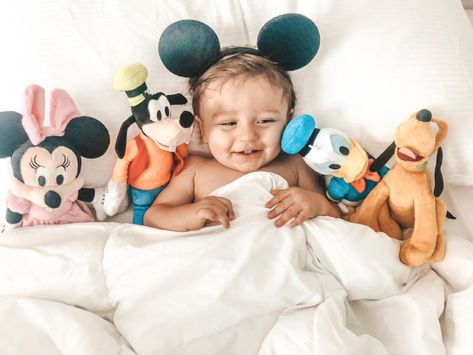 Baby Boy Disney, Newborn Milestone, Mickey Mouse 1st Birthday, Disney Baby Clothes, Kid Life, Monthly Baby Pictures, Disney Photo Ideas, 1st Birthday Pictures, Twin Photos