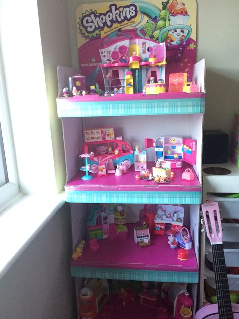 Shopkin playsets Shopkins House, Shopkins Display, Shopkins Collection Display, Storage Ideas For Small Bedrooms, Shopkin Dolls, Shopkins Playsets, Ideas For Small Bedrooms, Shoppies Dolls, Bolo Rapunzel