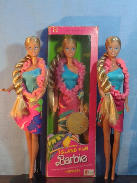 This is a Island Fun Barbie Tropical Doll. A Columbia release made by Dibon (photo courtesy of Juan José Saldarriaga) 1986 Swim Barbie, Tropical Barbie, Beach Swim, Vintage Barbie, Barbie Dolls, Columbia, Princess Zelda, Zelda Characters, Dolls