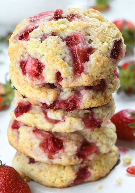 Strawberry Shortcake Cookies Recipe, Cookie Science, Strawberry Shortbread Cookies, Strawberry Biscuits, Cookie Strawberry, Barbecue Desserts, Tart Cookies, Strawberry Shortbread, Shortcake Cookies