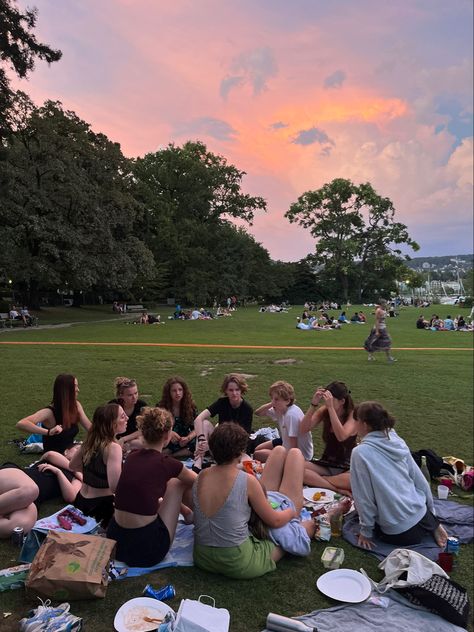 Friend group, friends insta photo idea Big Friend Group, After Graduation, Big Friends, Circle Of Friends, Big Group, Friend Group, Group Pictures, Group Of Friends