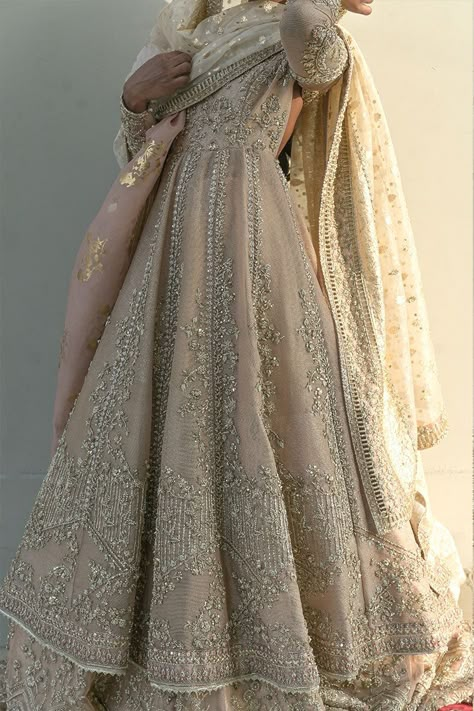 Nikkah Bride, Desi Dress, Desi Wedding Dresses, Asian Bridal Dresses, Eid Outfits, Pakistani Wedding Outfits, Pakistani Fancy Dresses, Beautiful Pakistani Dresses, Salwar Kamiz