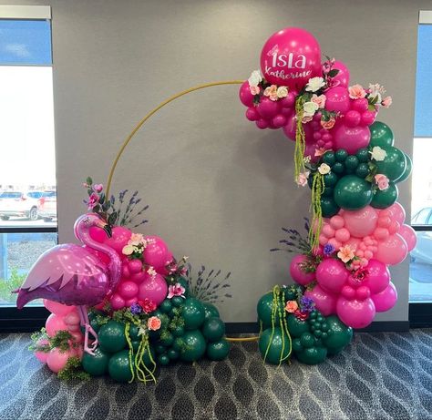 Hawaiian Balloon Backdrop, Tropical Theme Balloon Garland, Tropical Balloon Backdrop, Flamingo Balloon Arch, Tropical Party Centerpieces, Luau Balloon Arch, Flamingo Balloon Garland, Flamingo Baby Shower Ideas, Tropical Balloon Garland